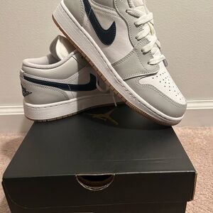 Nike Kids Air Jordan 1 Low White, Gray and Navy Size 6 kids